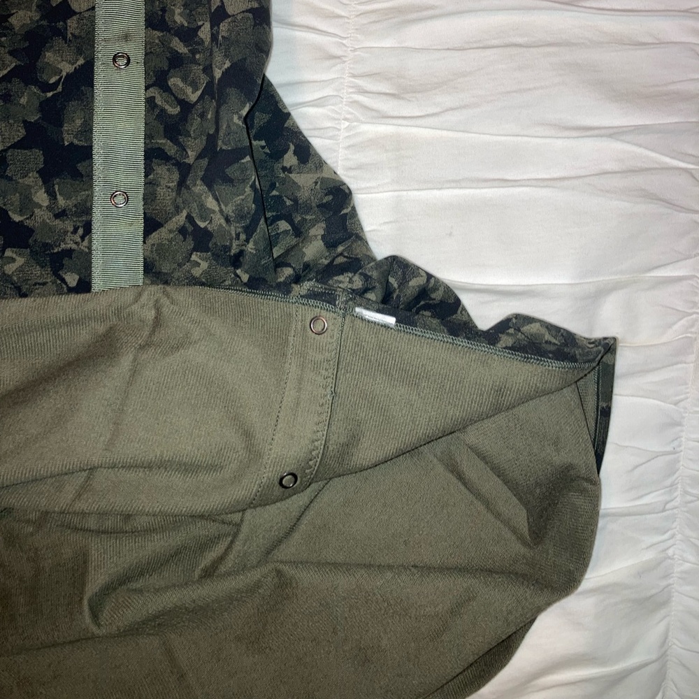 Lululemon Two Coloured Snap Scarf